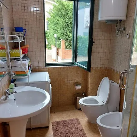 Lägenhet Shtepia E Luleve Golem (Tirana)